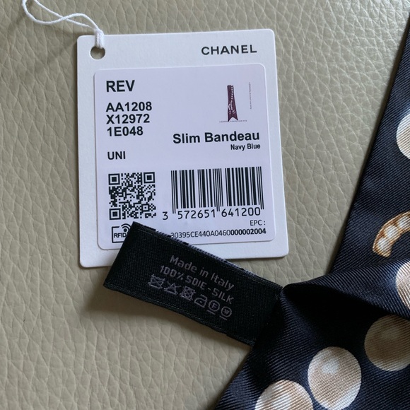 Chanel Pearl & CC Silk Twilly - Picture 2 of 4